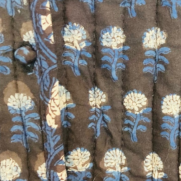 Shade Amour black with blue floral block print quilted button front jacket. M - Picture 3 of 5